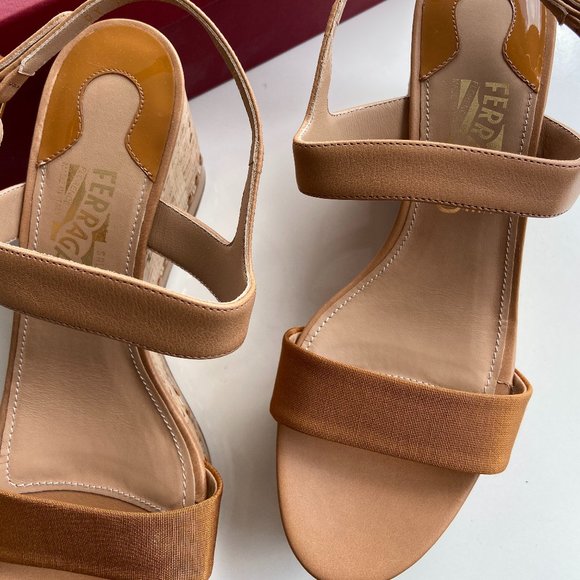 Salvatore Ferragamo Mollie Wedge Sandal Size 8.5B - Picture 4 of 7